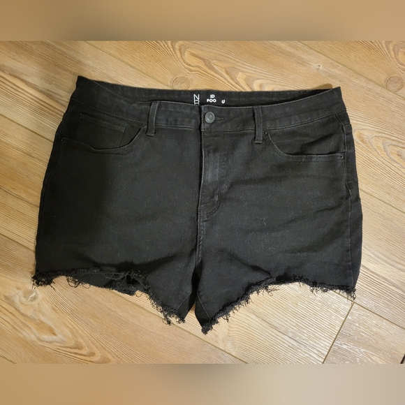 Black Denim Shorts Size 19 - Picture 1 of 5